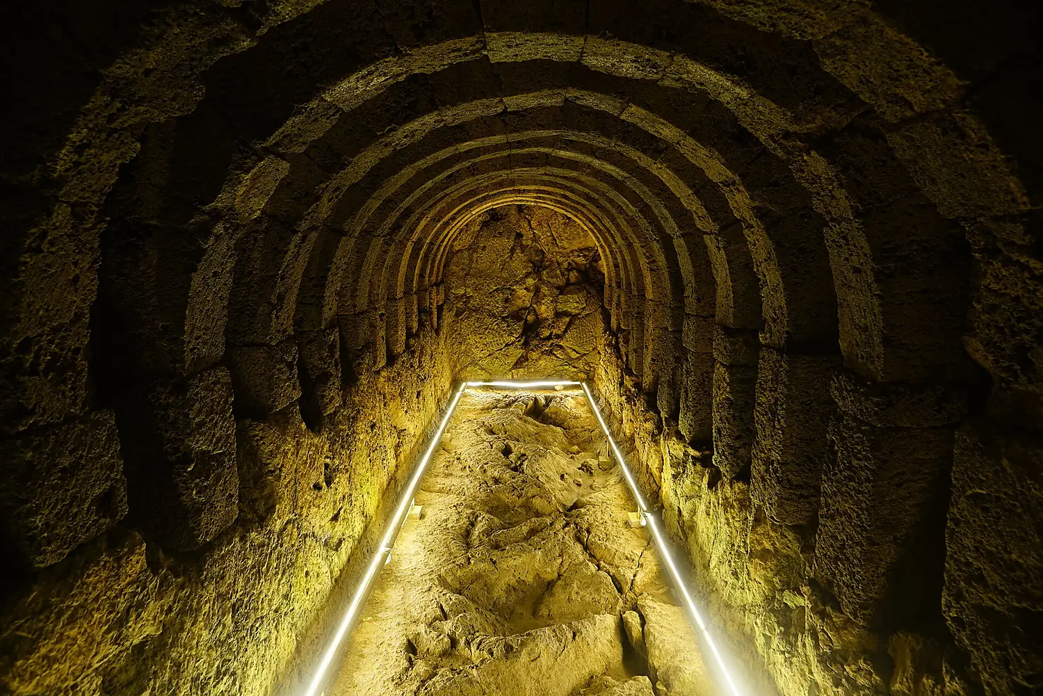 Tunnel of Nekromandíon Achérondas, Mesopótamos