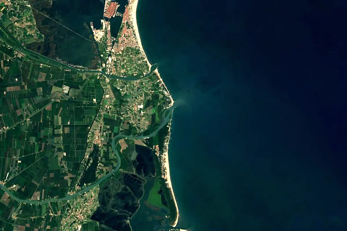 Adige: satellite view of the mouth
