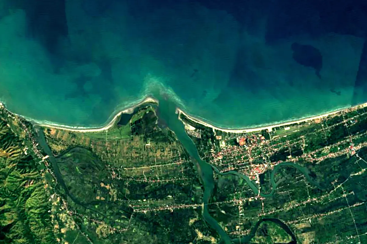 Agno River: satellite view of the mouth