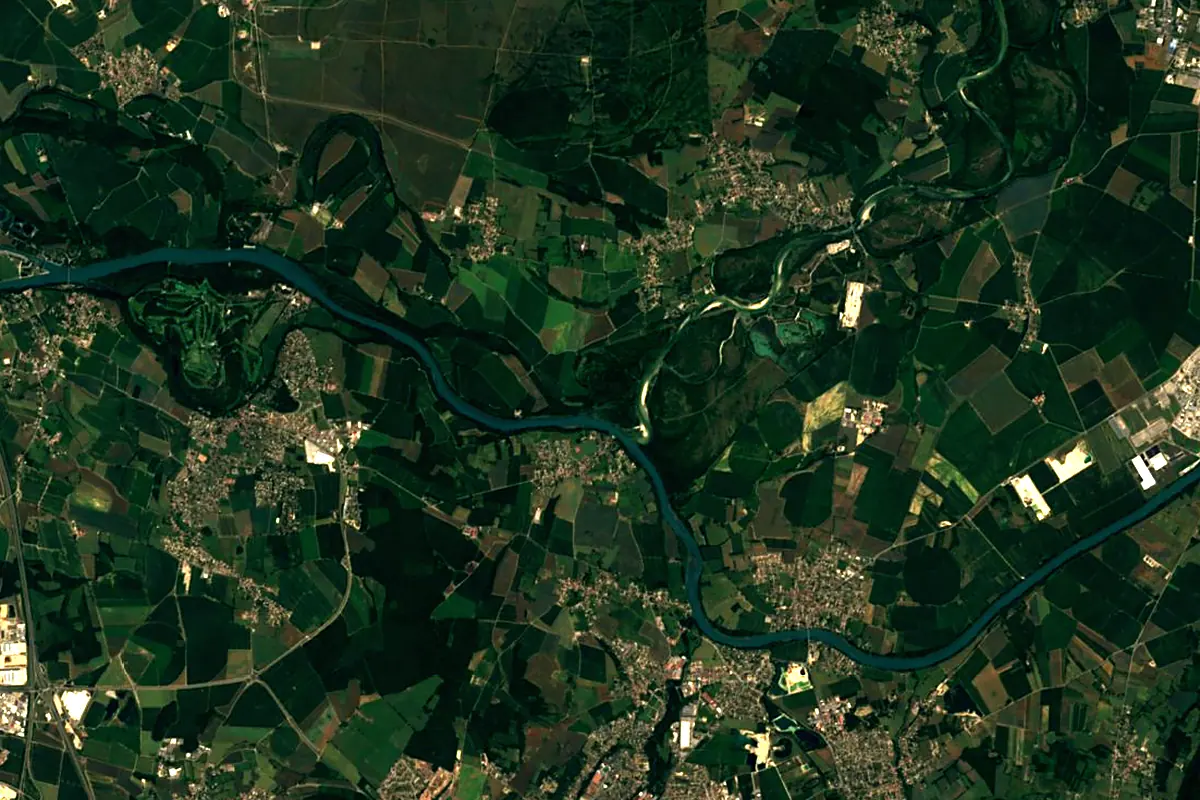 Ain: satellite view of the mouth