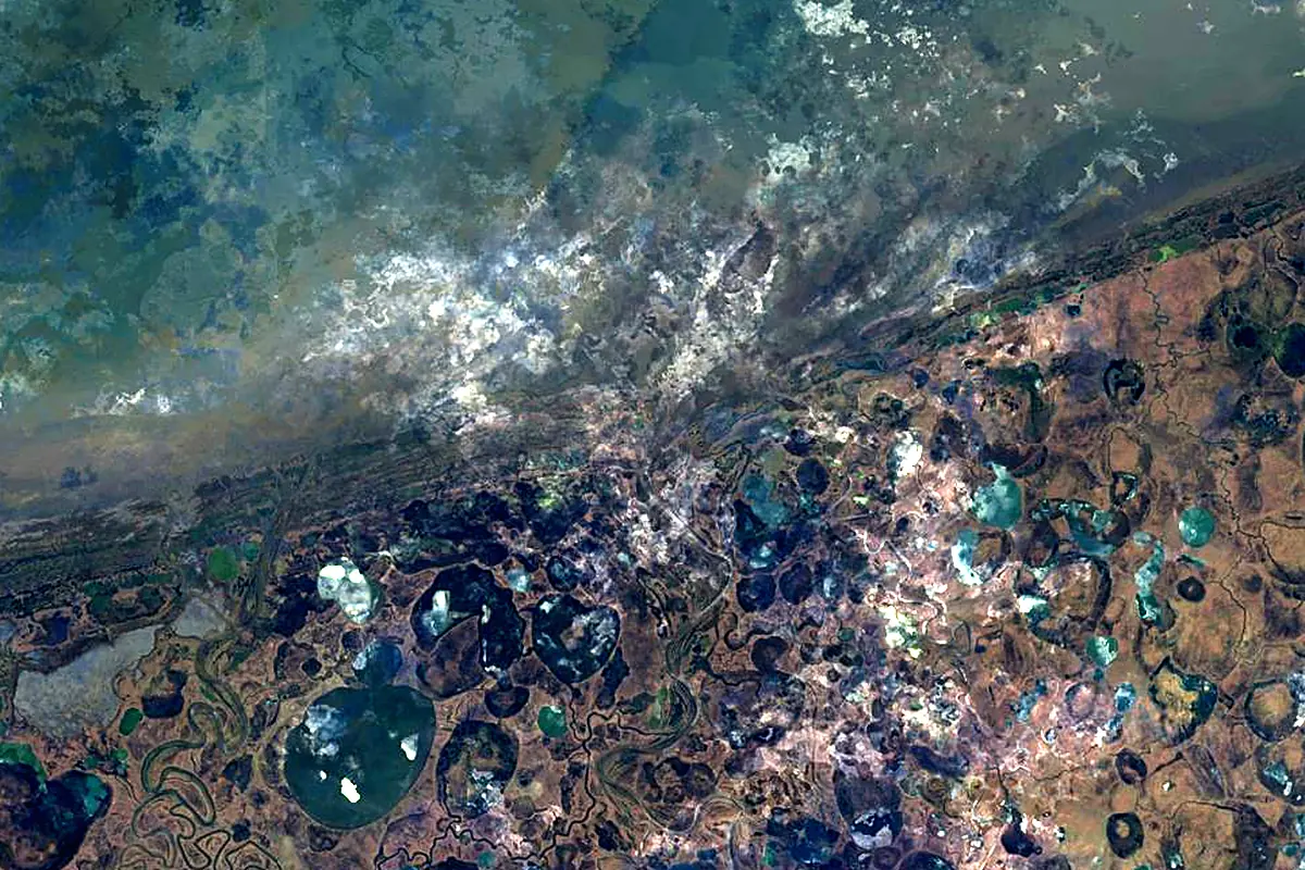 Alazeya: satellite view of the mouth