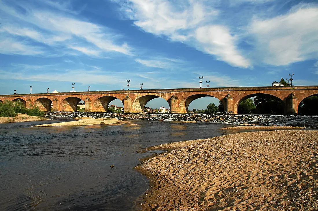Moulins-bruecke-vom-allier