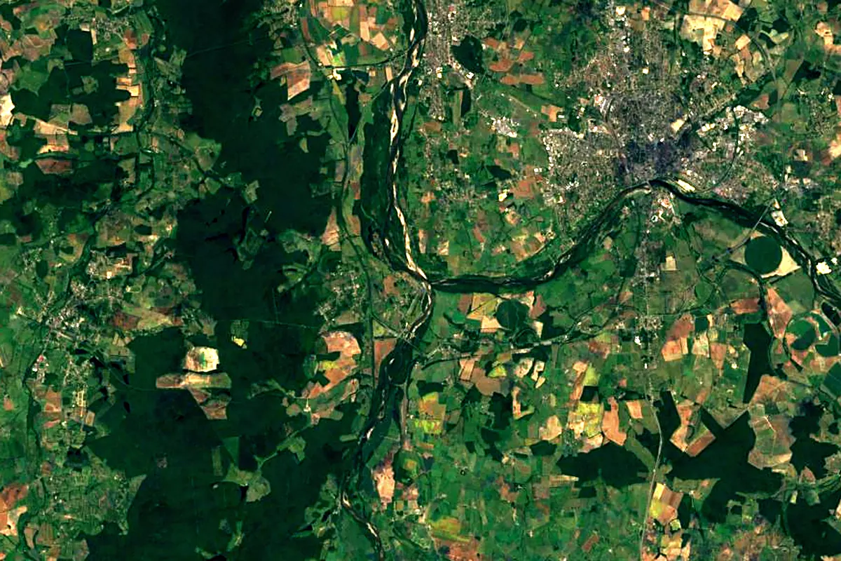 Allier: satellite view of the mouth