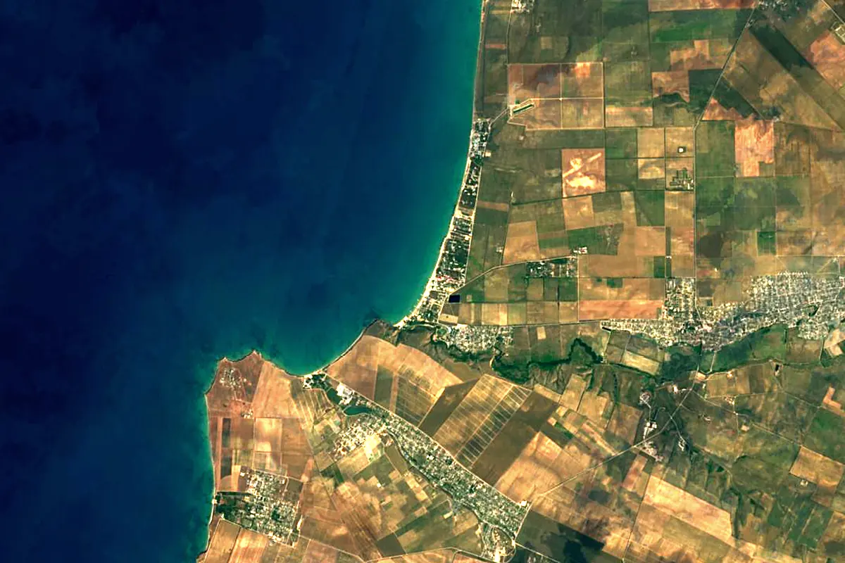 Alma: satellite view of the mouth