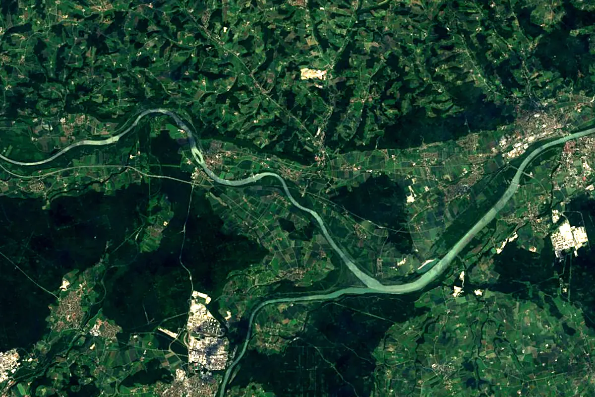 Alz: satellite view of the mouth
