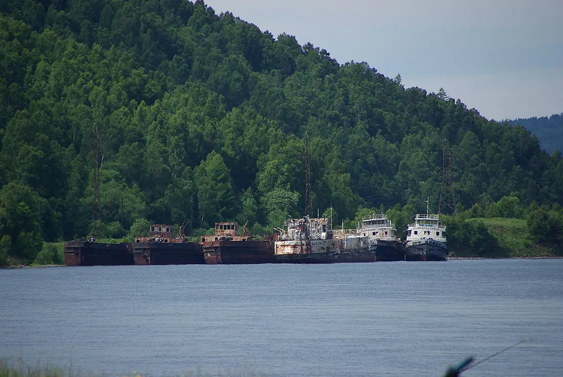 Abandoned Angara fleet, Port Baikal (31462551543)