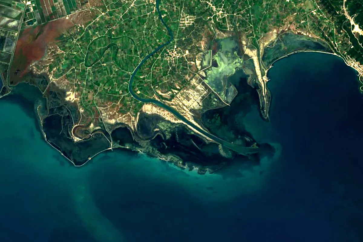Arachthos: satellite view of the mouth