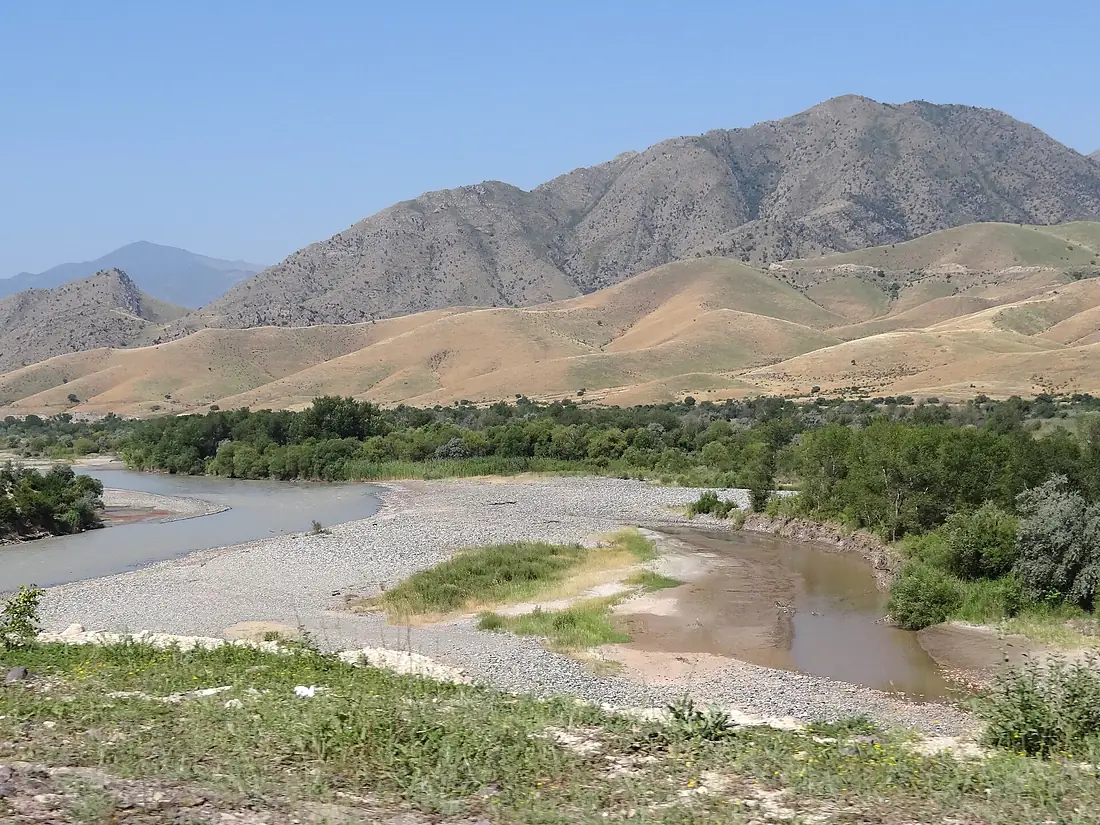 Aras River with Nagorno Karabakh-Azerbaijan at Right - Iran at Left - Iranian Azerbaijan - Iran (7421349614)