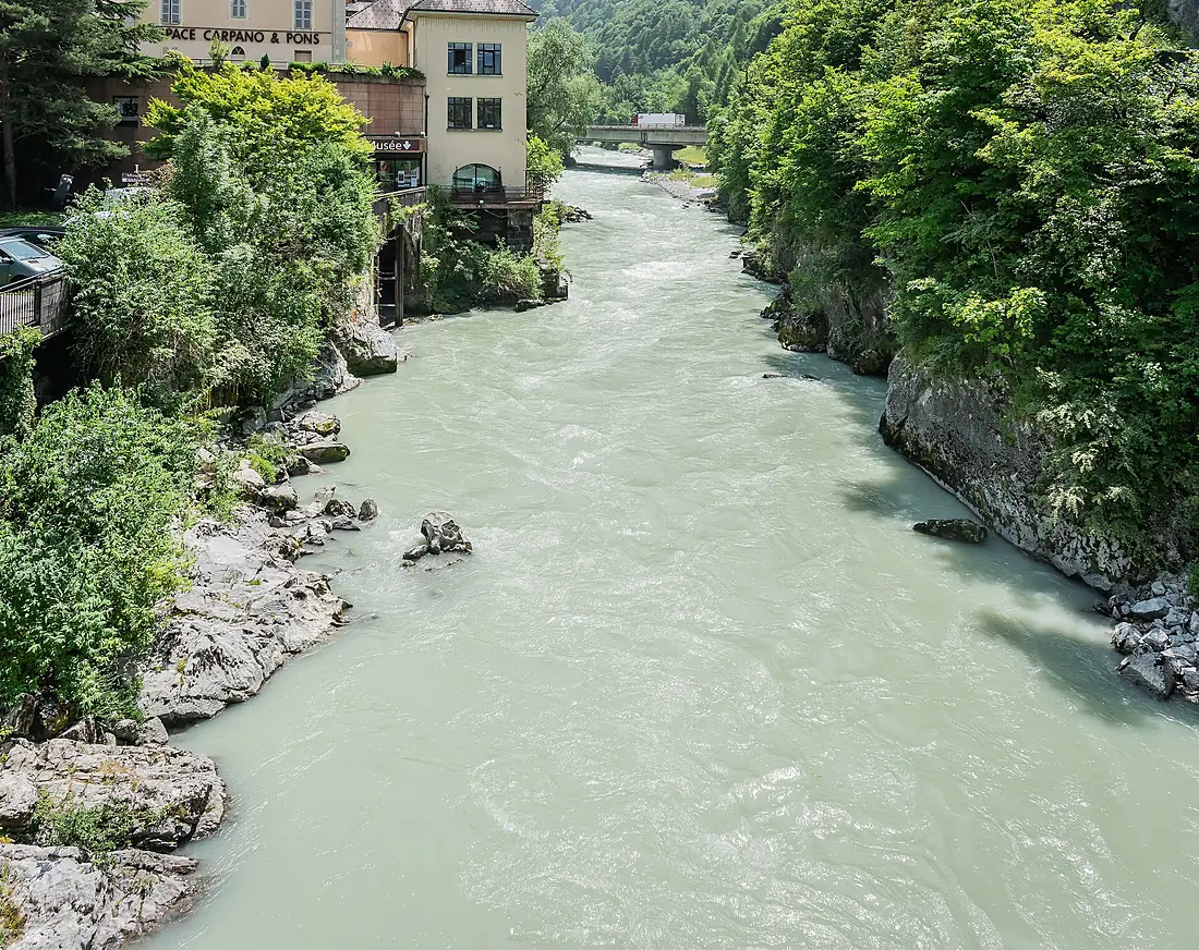 Arve river in Cluses (1)