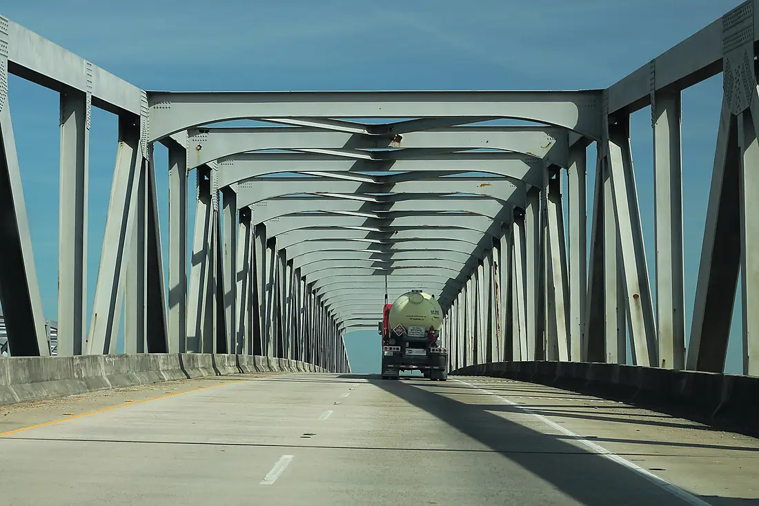 US190eAcadianaHwy-AtchafalayaRiverBridge (31357946071)