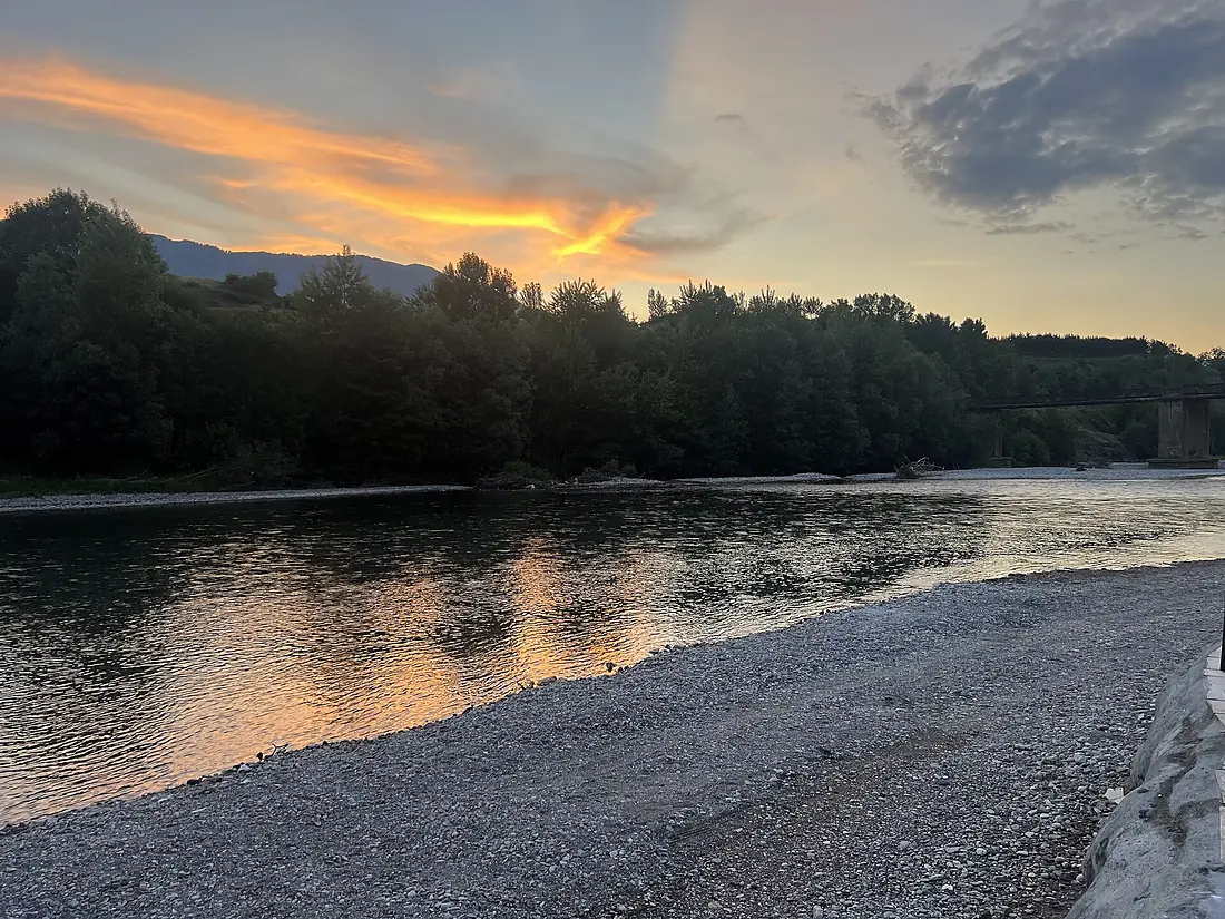Sunset at Black Drin, Diber
