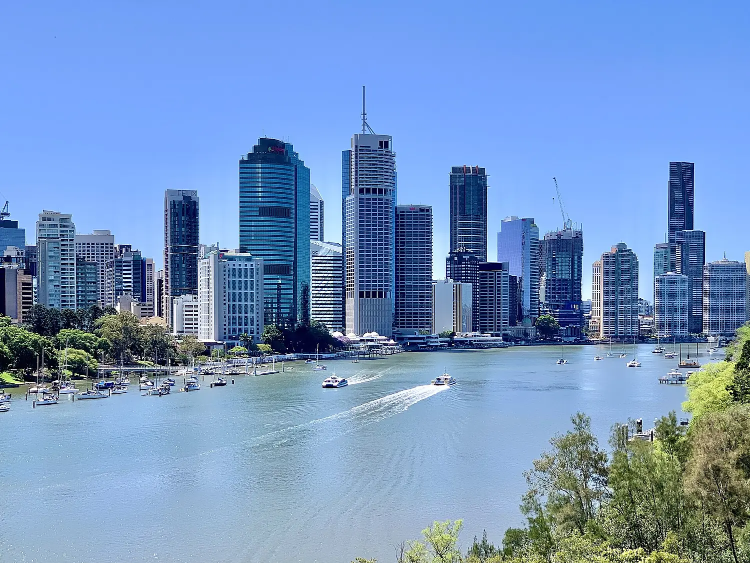 Skyline of Brisbane from Kangaroo Point Cliffs Park, Nov 2020, 05