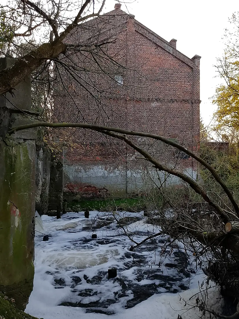 Młyn w Ozorkowie (Gębicach) nad Bzurą w 2024 r.