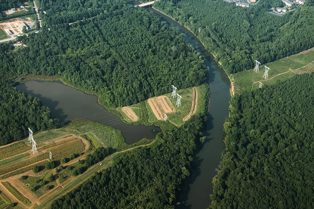 Powerlines Crossing Chattahoochee River (40207555290)