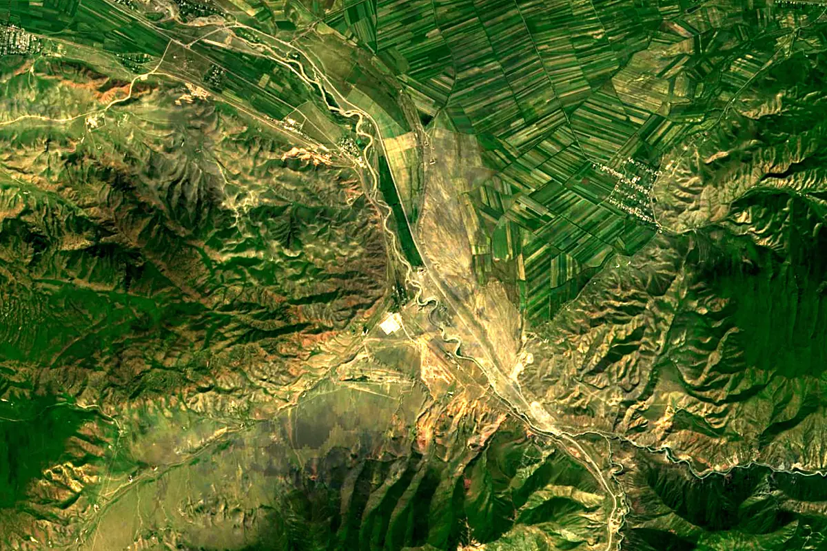 Chong-Kemin River: satellite view of the mouth