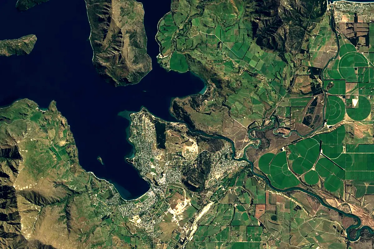 Clutha River / Mata-Au: satellite view of the source