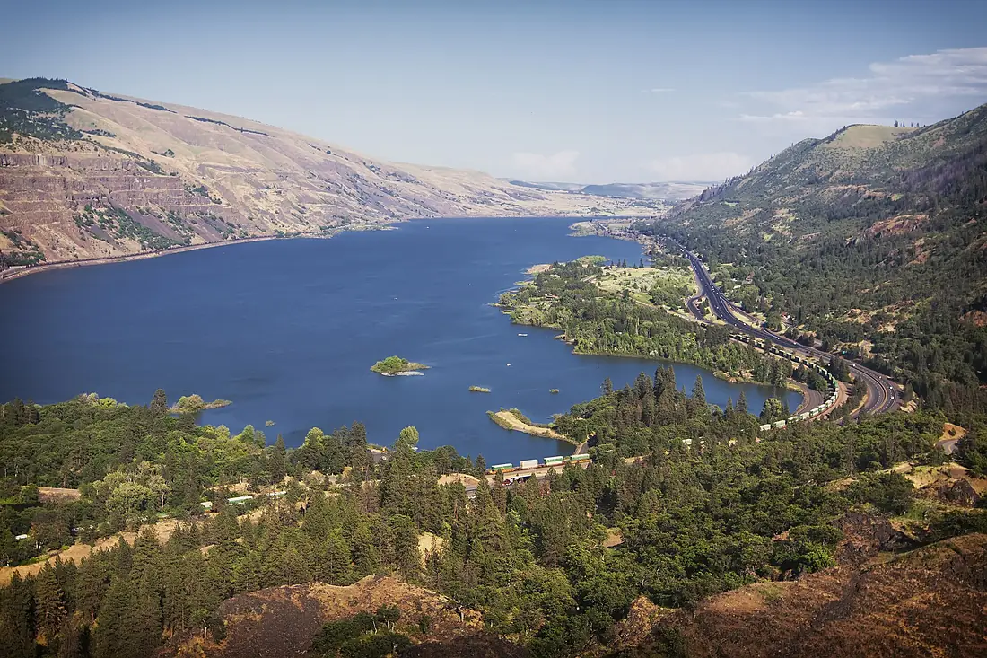 Columbia River from Rowena Crest Viewpoint looking east