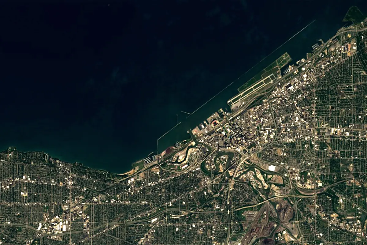 Cuyahoga River: satellite view of the mouth