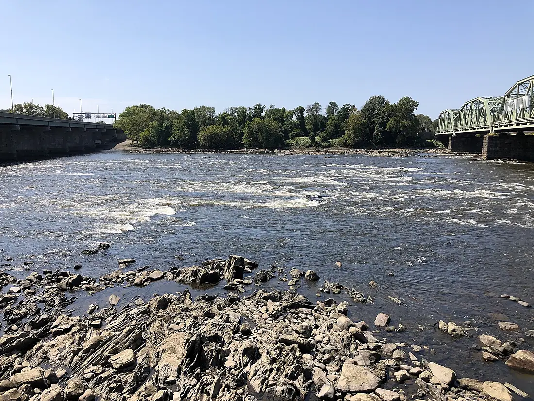 2023-09-04 13 06 32 View of the Falls of the Delaware at low tide, looking west from Trenton, Mercer County, New Jersey towards Morrisville, Bucks County, Pennsylvania