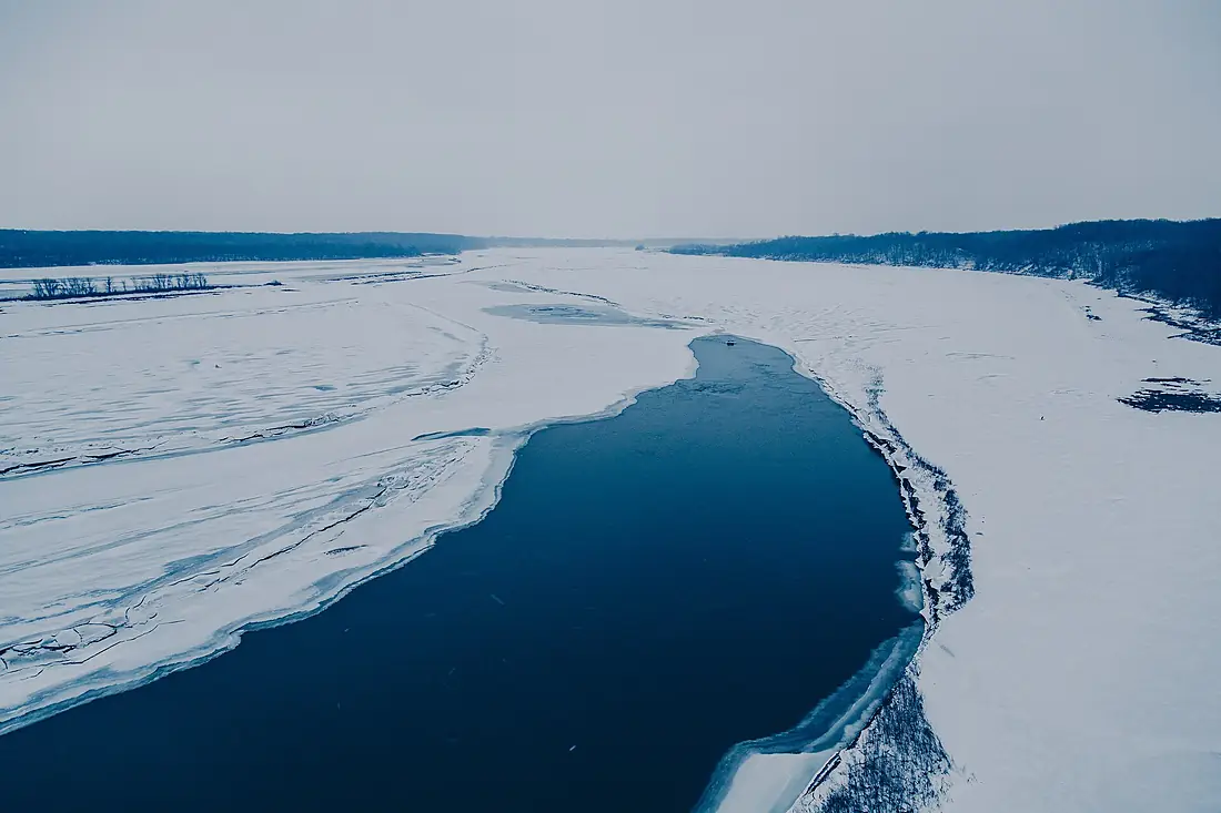 Des Moines River in Winter (Woodward, Iowa) from High Trestle Trail Bridge (23937782073)