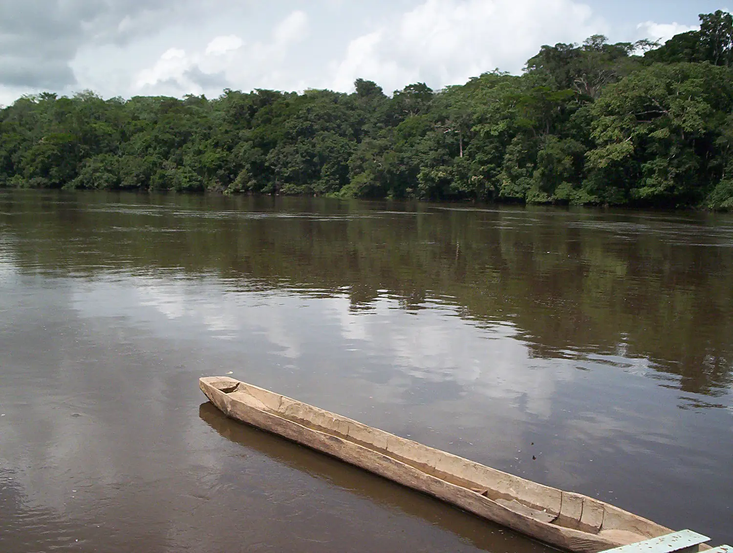 Dja River and pirogue