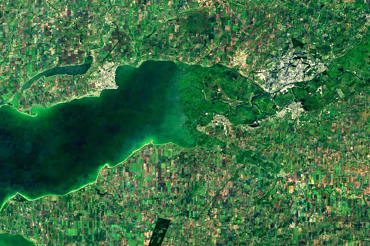 Don: satellite view of the mouth