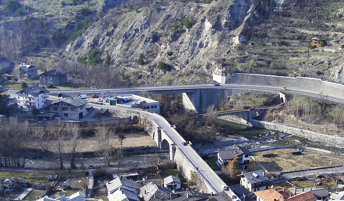 Villeneuve confluenza savara baltea
