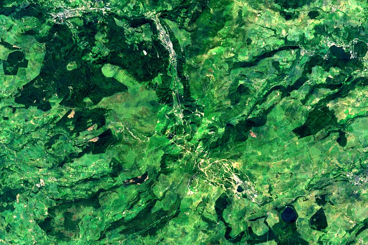 Dordogne: satellite view of the source