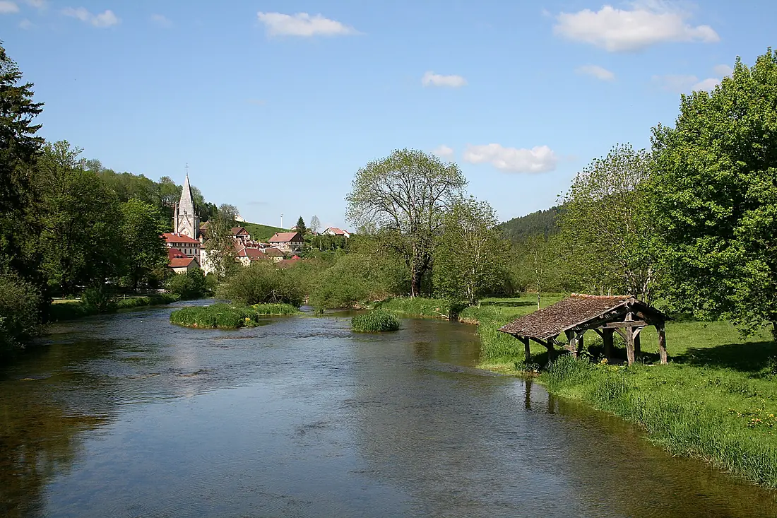 0 Montbenoît - Le Doubs et le village (2)