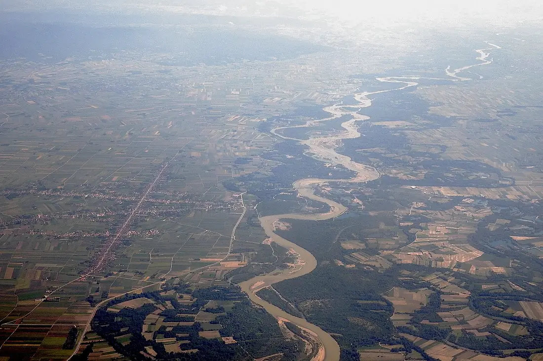 Drina river as the boundary between Serbia (left) and Bosnia and Herzegovina (right)