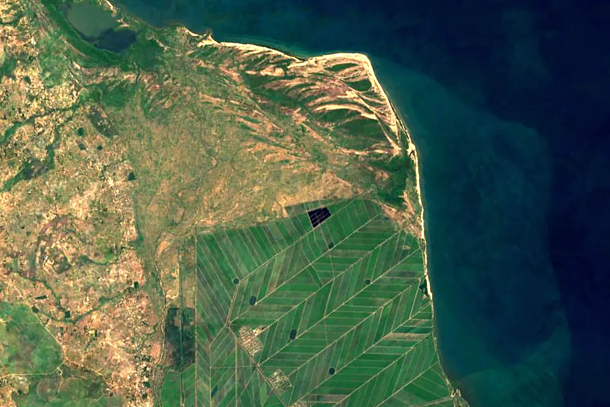 Dwangwa River: satellite view of the mouth