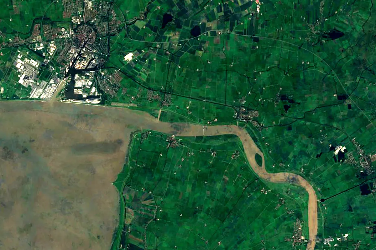Ems: satellite view of the mouth