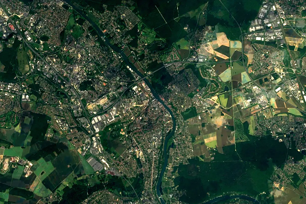 Essonne: satellite view of the mouth
