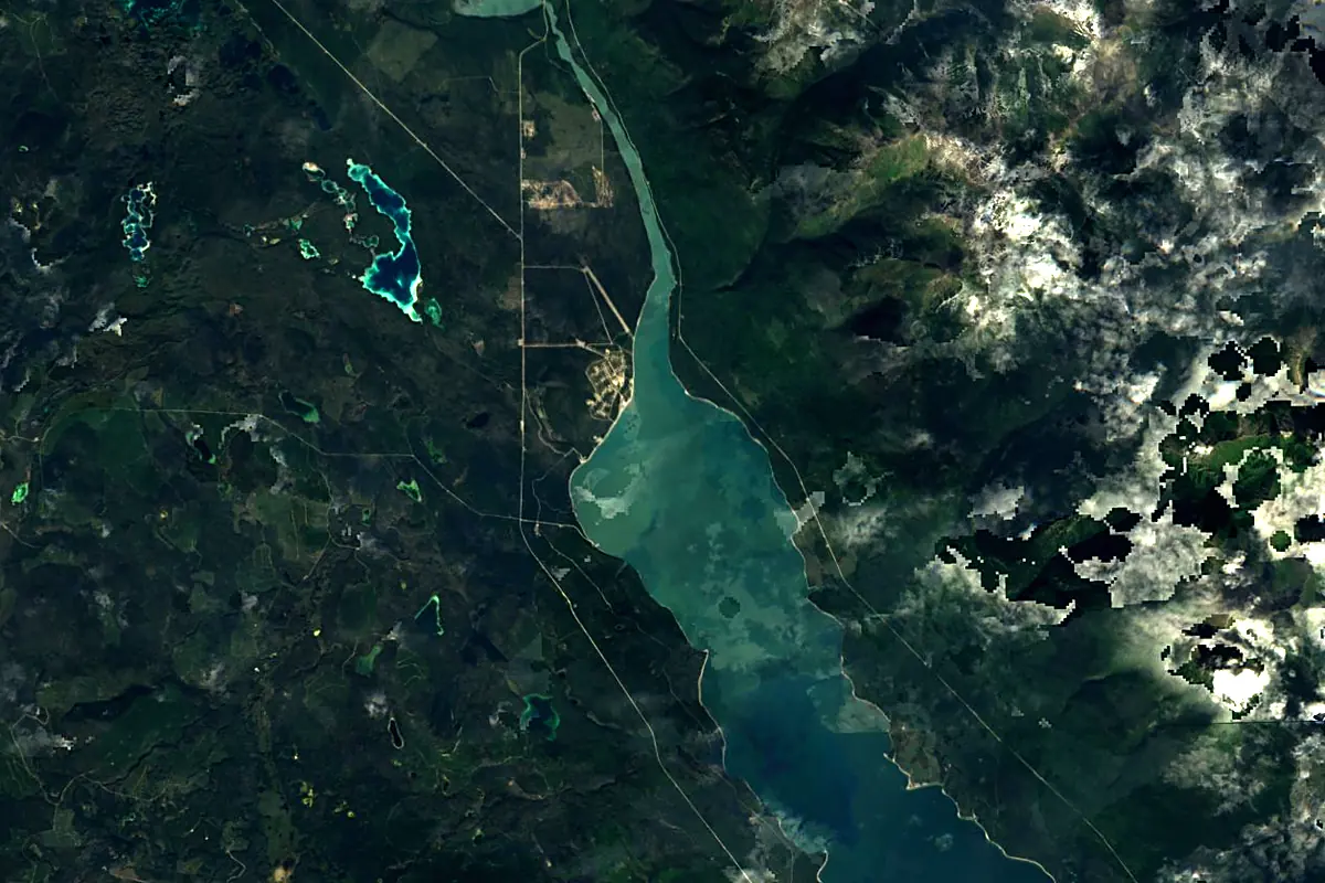Finlay River: satellite view of the mouth
