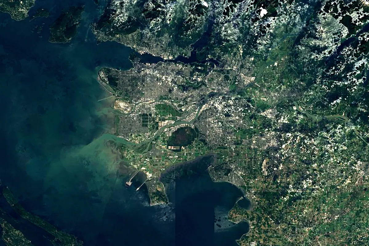 Fraser River: satellite view of the mouth