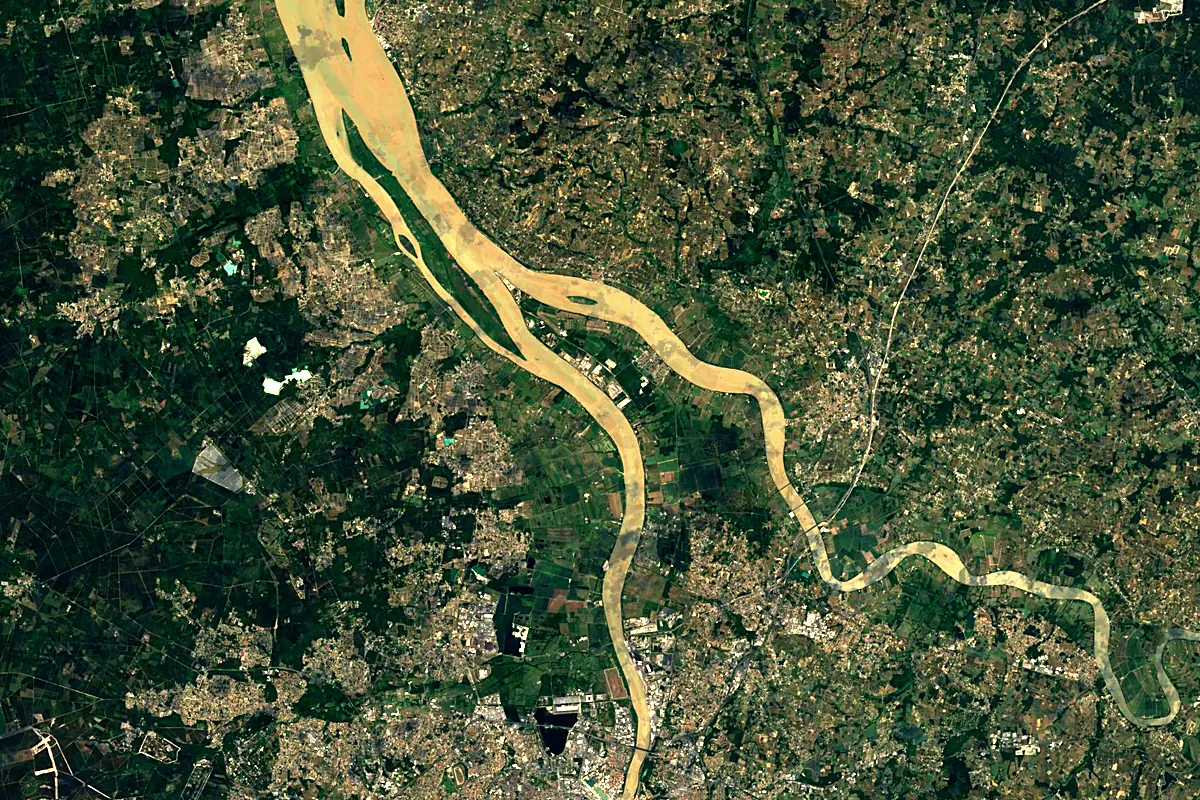 Garonne: satellite view of the mouth