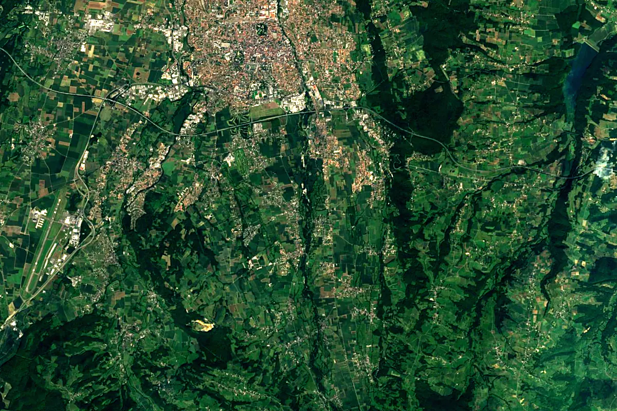 Gave de Pau River: satellite view of the source