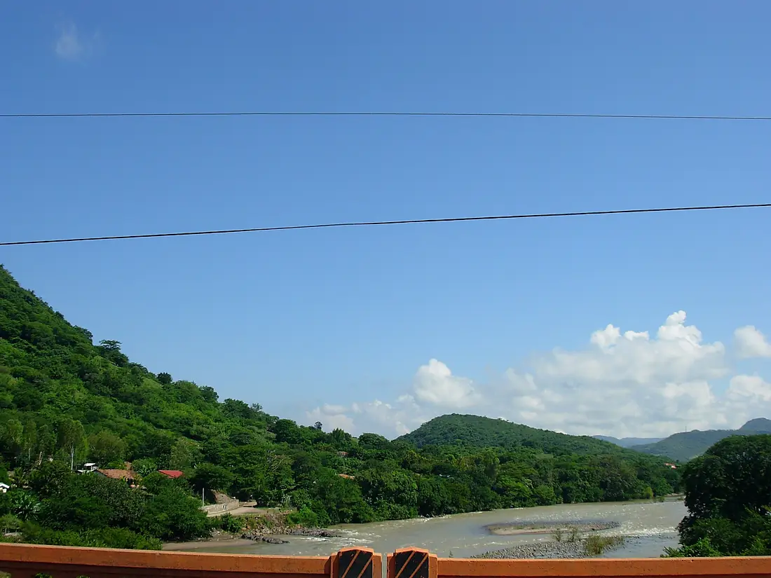Puente-Rio Goascoran Nov07 - panoramio
