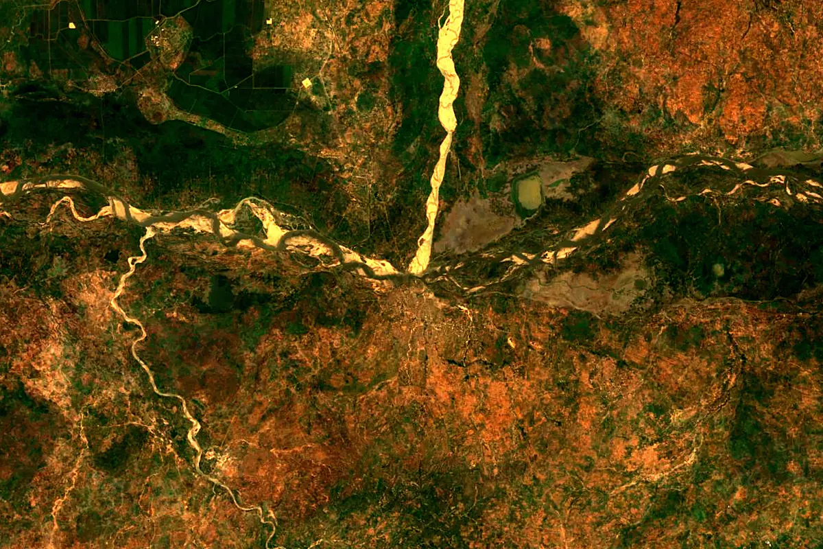 Gongola River: satellite view of the mouth
