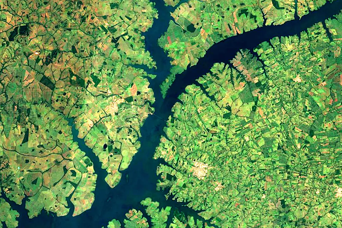 Grande River: satellite view of the mouth