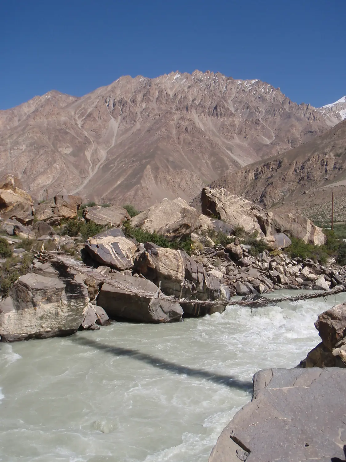 Bridge over Gunt River - panoramio
