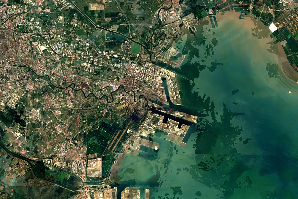 Hai River: satellite view of the mouth