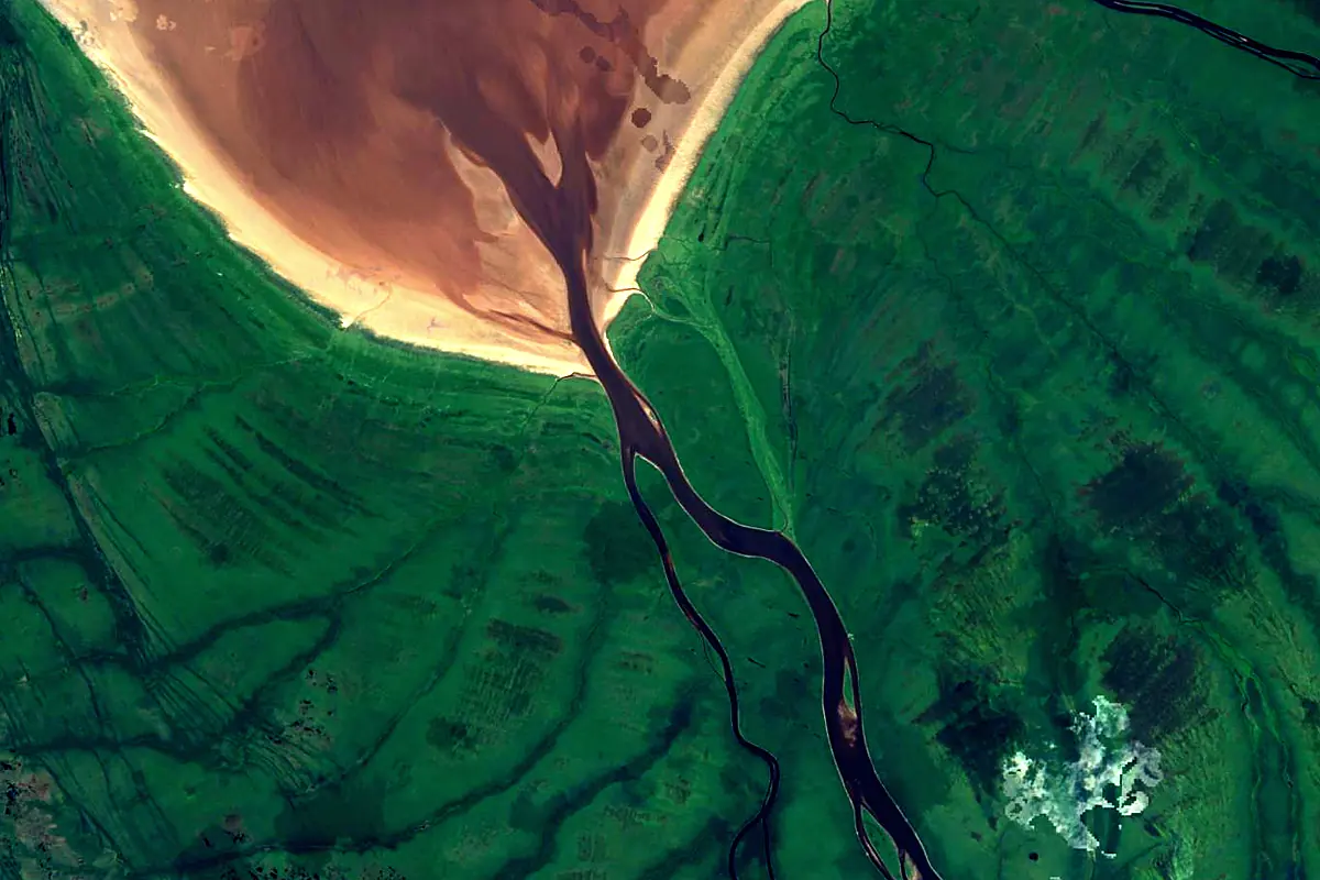 Harricana River: satellite view of the mouth