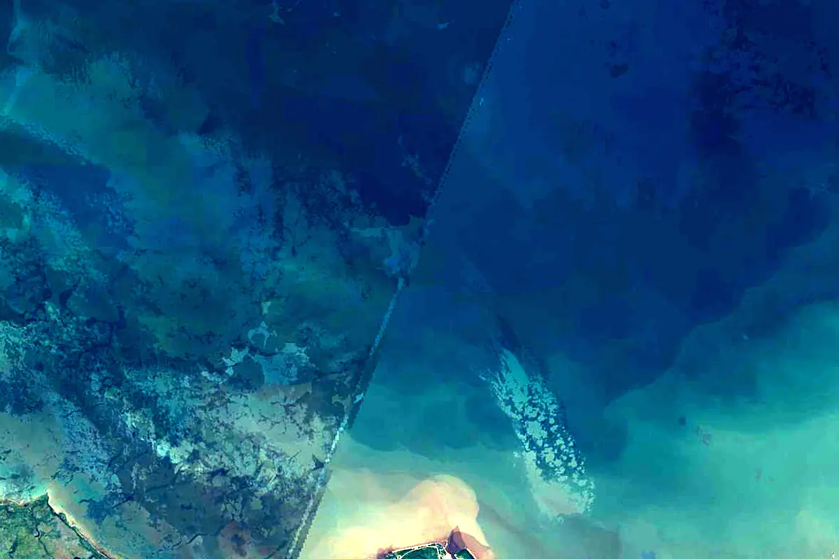 Hay River: satellite view of the mouth