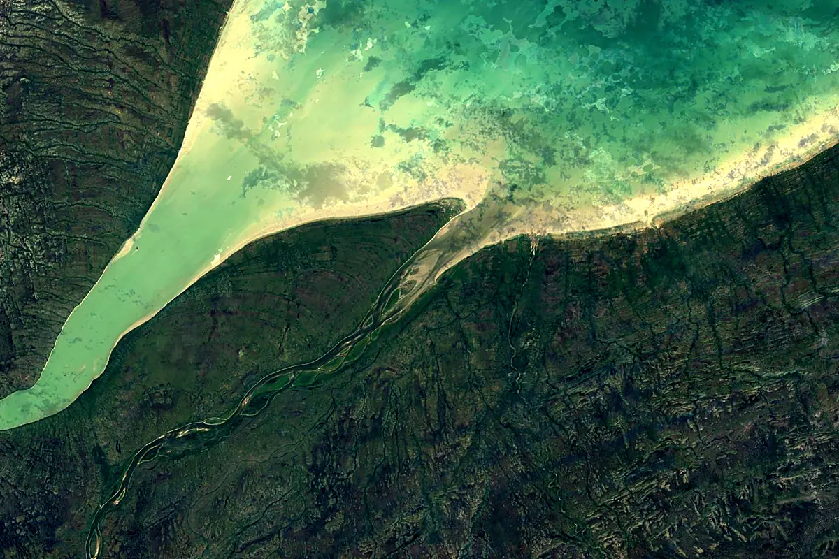 Hayes River: satellite view of the mouth