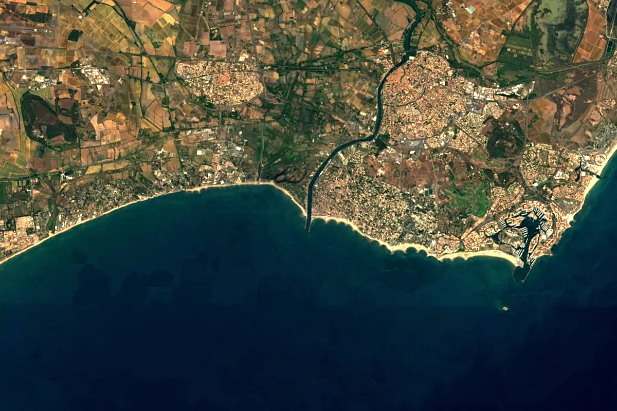 Hérault: satellite view of the mouth