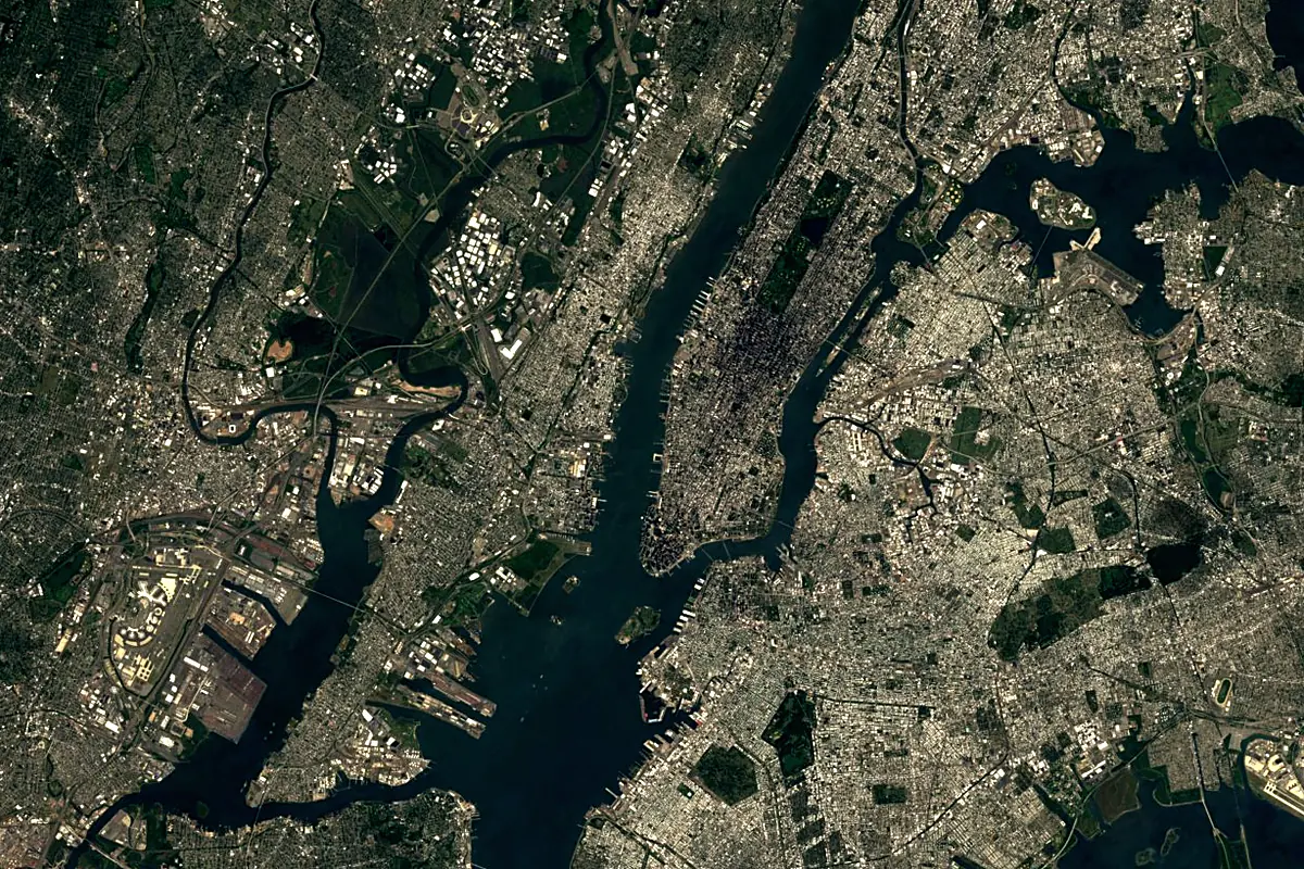 Hudson River: satellite view of the mouth