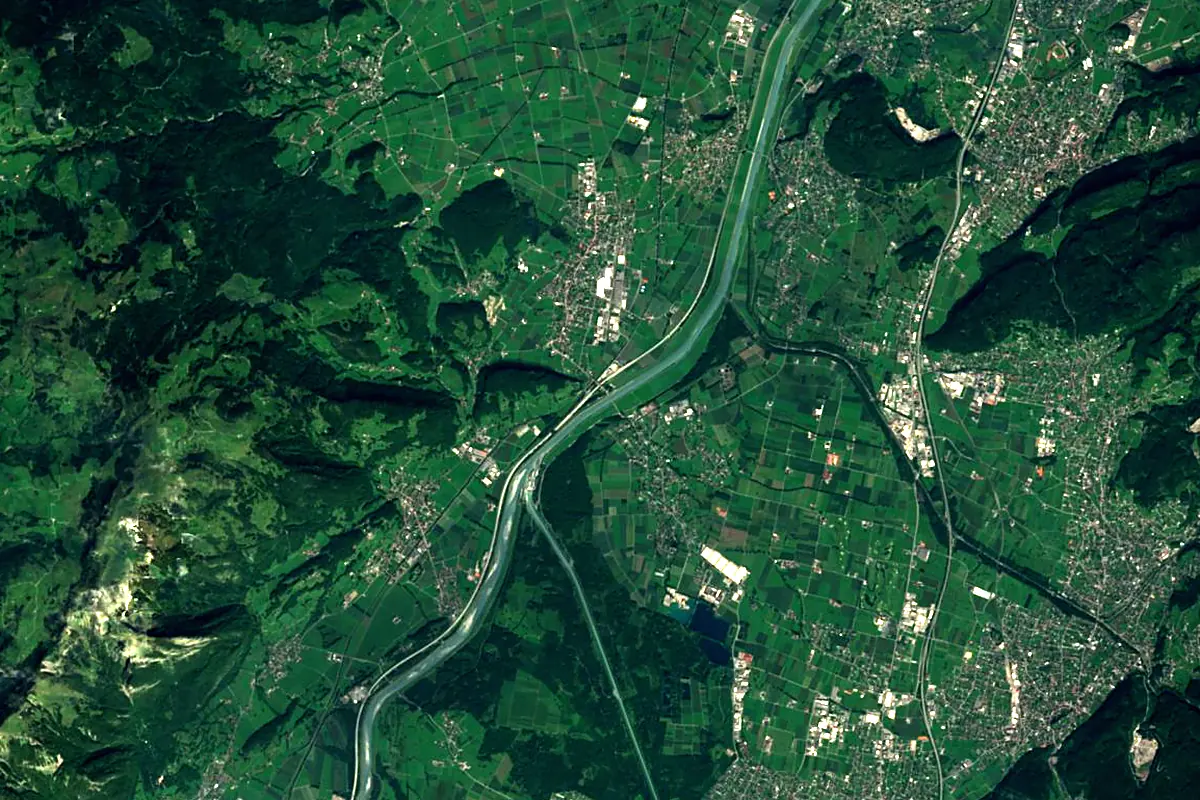 Ill: satellite view of the mouth