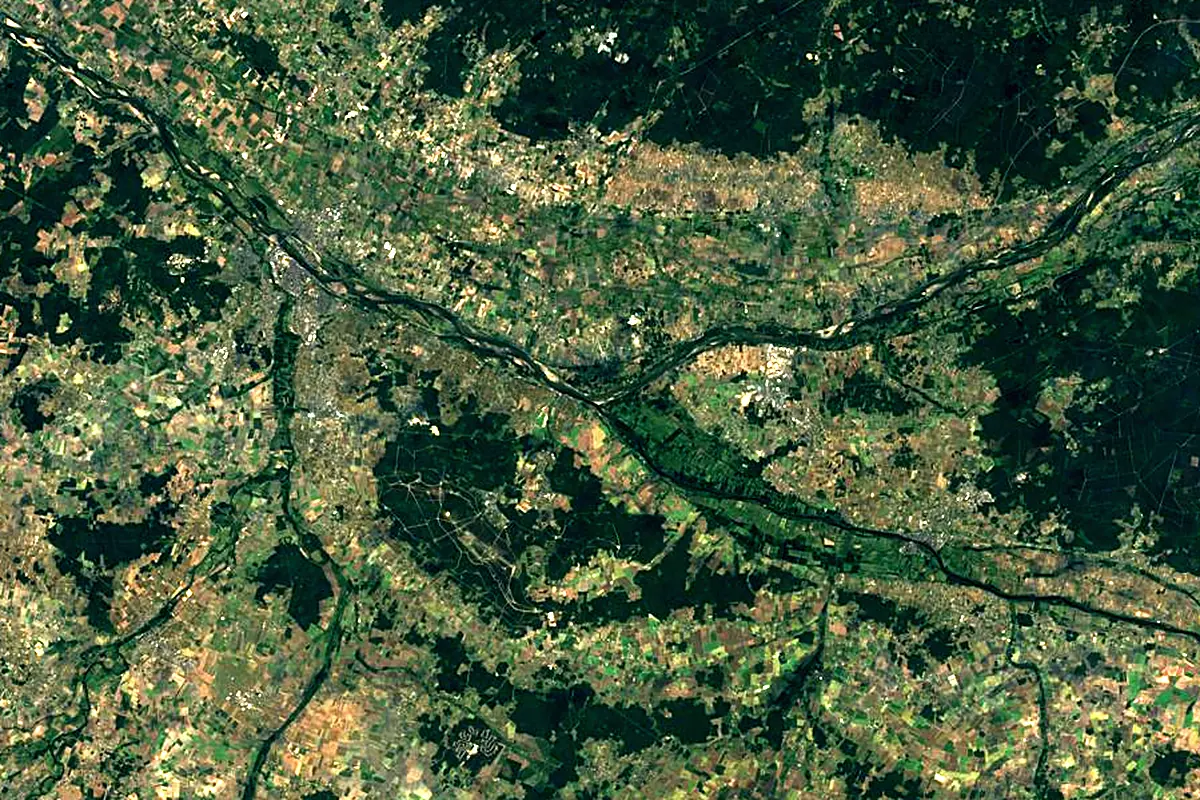 Indre River: satellite view of the mouth