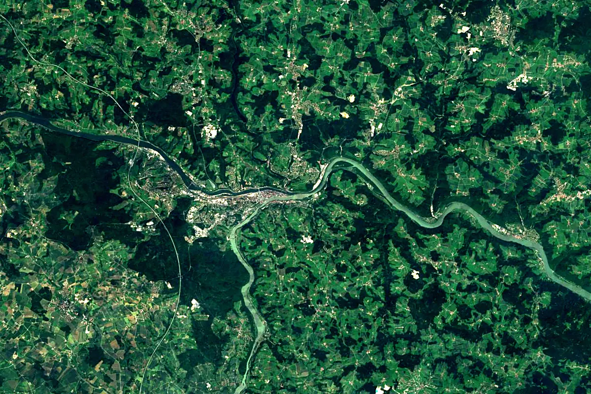 Inn: satellite view of the mouth